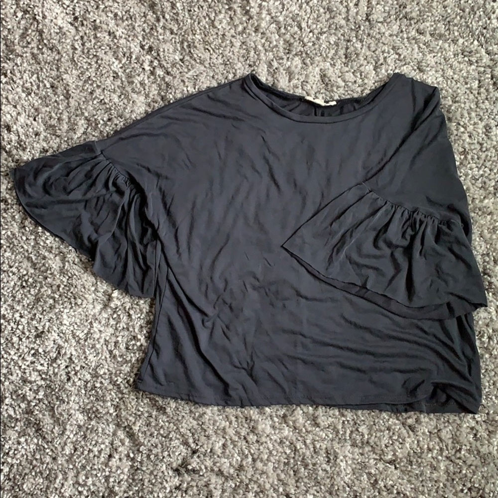 Super soft oversized knit ruffle sleeved top NWOT